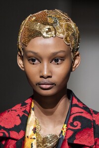 detail-defile-dries-van-noten-printemps-ete-2020-paris-detail-23.thumb.jpg.648fdca4a2fefbfd30b40af36e16cb23.jpg