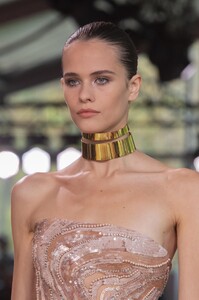 detail-defile-elie-saab-printemps-ete-2020-paris-detail-112.thumb.jpg.a4ad85bb61083d065027a54ae1fca5ad.jpg