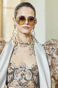 detail-defile-elie-saab-printemps-ete-2020-paris-detail-134.thumb.jpg.17010664d42f0ffa8f5f624c80dfedc6.jpg