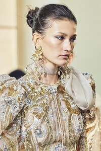 detail-defile-elie-saab-printemps-ete-2020-paris-detail-137.thumb.jpg.995bc3b4e36ac51dc7fdc635a9e8855a.jpg