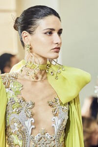 detail-defile-elie-saab-printemps-ete-2020-paris-detail-138.thumb.jpg.9873ec24fd7de9e340acfb3e6f329040.jpg