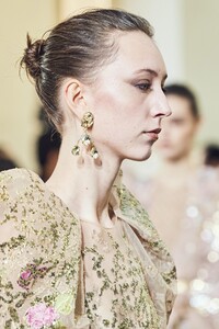 detail-defile-elie-saab-printemps-ete-2020-paris-detail-142.thumb.jpg.e2738ef5f9b8f29c4ce6540d94042660.jpg
