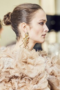 detail-defile-elie-saab-printemps-ete-2020-paris-detail-143.thumb.jpg.4438f13df0c9a5b5d4be4c45eb36d34d.jpg