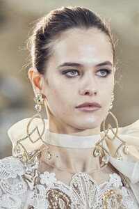 detail-defile-elie-saab-printemps-ete-2020-paris-detail-33.thumb.jpg.c322d0e155b6928a6aa66c9c73cf98c3.jpg