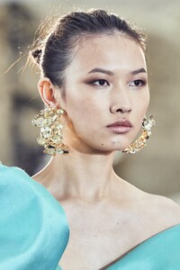 detail-defile-elie-saab-printemps-ete-2020-paris-detail-96.thumb.jpg.e52a33e42135a2eaaacea493834155b0.jpg