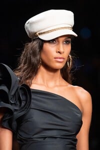 detail-defile-elisabetta-franchi-printemps-ete-2020-milan-detail-3.thumb.jpg.5fac69c448158282becaea96ea14854e.jpg