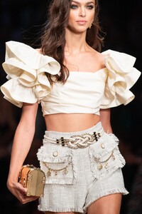 detail-defile-elisabetta-franchi-printemps-ete-2020-milan-detail-8.thumb.jpg.e2cc56404ade0c90ae5fad5eb2eb380b.jpg