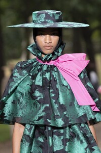 detail-defile-erdem-printemps-ete-2020-londres-detail-92.thumb.jpg.9b673caeee333c878fb32f5e87c0d200.jpg