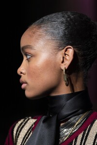 detail-defile-etro-automne-hiver-2020-2021-milan-detail-128.thumb.jpg.d8840596befc872c0aa59b69f99aba59.jpg