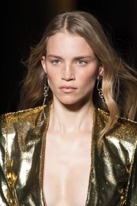 detail-defile-etro-automne-hiver-2020-2021-milan-detail-157.thumb.jpg.96c58e4c1a82a0277b194c6e3b6e36ac.jpg