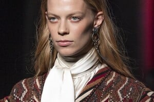 detail-defile-etro-automne-hiver-2020-2021-milan-detail-26.thumb.jpg.58bdfafe4192e0bbc2b0d604f474cc73.jpg