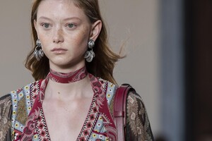 detail-defile-etro-printemps-ete-2020-milan-detail-128.thumb.jpg.588a28e1413876fdddea3464d1421ee1.jpg