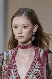 detail-defile-etro-printemps-ete-2020-milan-detail-129.thumb.jpg.9119981897a7611f470983ab8739b789.jpg
