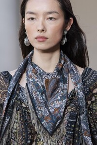 detail-defile-etro-printemps-ete-2020-milan-detail-181.thumb.jpg.8b75fb0e3bf786cc5d6c61dad1000c01.jpg