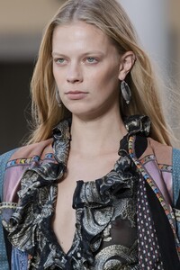 detail-defile-etro-printemps-ete-2020-milan-detail-215.thumb.jpg.bca1654d1681ea8189e18c20be5efee8.jpg
