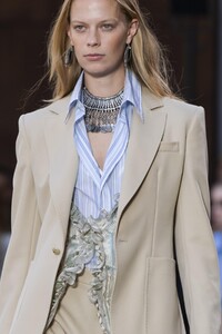 detail-defile-etro-printemps-ete-2020-milan-detail-9.thumb.jpg.88ab4ff68e6a351fffe81e7411f4c37d.jpg
