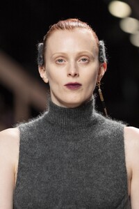 detail-defile-fendi-automne-hiver-2020-2021-milan-detail-37.thumb.jpg.46f59691145722ce5401904914a40fef.jpg