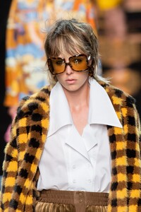 detail-defile-fendi-printemps-ete-2020-milan-detail-182.thumb.jpg.0cbd1a0b50aa4164fcee2da5d5ec6fa4.jpg