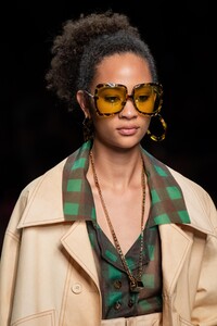 detail-defile-fendi-printemps-ete-2020-milan-detail-62.thumb.jpg.b6c8204f01b9fe729fa5eeb8a056aafd.jpg