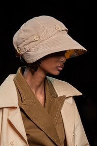 detail-defile-fendi-printemps-ete-2020-milan-detail-82.thumb.jpg.c6c5d14ec21cdedc6d390186c67af63a.jpg