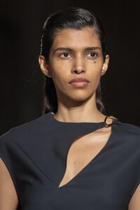 detail-defile-gabriele-colangelo-automne-hiver-2020-2021-milan-detail-143.thumb.jpg.89f8858bd11042cd96efe72b7d8ae197.jpg
