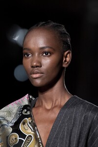 detail-defile-genny-automne-hiver-2020-2021-milan-detail-7.thumb.jpg.7b689d8ce13eb2d77e2289f38a8bd0f3.jpg