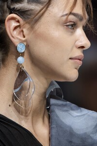 detail-defile-giorgio-armani-printemps-ete-2020-milan-detail-102.thumb.jpg.12ad63799d4240b33de280a736d9cc1a.jpg