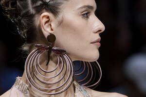detail-defile-giorgio-armani-printemps-ete-2020-milan-detail-135.thumb.jpg.bbbdd5c9d5d3073445d31b3c2e664488.jpg
