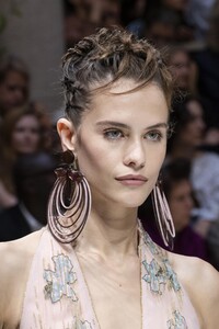 detail-defile-giorgio-armani-printemps-ete-2020-milan-detail-398.thumb.jpg.72b3d19a5ccc783d15010adad07d8e71.jpg