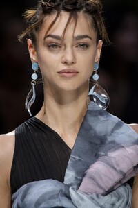 detail-defile-giorgio-armani-printemps-ete-2020-milan-detail-99.thumb.jpg.109753510fdce5cb984bce57374696c9.jpg