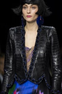 detail-defile-giorgio-armani-prive-printemps-ete-2020-paris-detail-59.thumb.jpg.4a5d7fe70010bf43a7a60cf5d07d9412.jpg