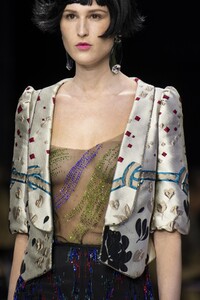 detail-defile-giorgio-armani-prive-printemps-ete-2020-paris-detail-66.thumb.jpg.9b889e64bf01256d618c184caeb20eea.jpg