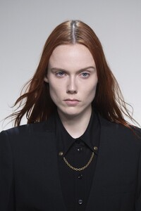 detail-defile-givenchy-printemps-ete-2020-paris-detail-28.thumb.jpg.82faf83d06dace44121c74dd68b01fb4.jpg