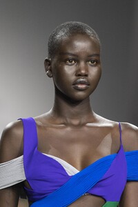 detail-defile-haider-ackermann-printemps-ete-2020-paris-detail-37.thumb.jpg.f382fcd4c5a572c2c022336a4cb6e723.jpg