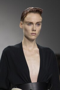 detail-defile-haider-ackermann-printemps-ete-2020-paris-detail-53.thumb.jpg.afb67a4c451eb3f277fa13bf00f6d8e4.jpg