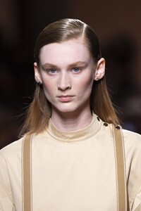 detail-defile-hermes-printemps-ete-2020-paris-detail-31.thumb.jpg.8cab94d017290bd61efce93b78339b9b.jpg