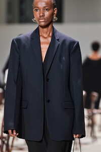 detail-defile-jil-sander-automne-hiver-2020-2021-milan-detail-250.thumb.jpg.56b62db304ea81d7ab827cf0feccf756.jpg