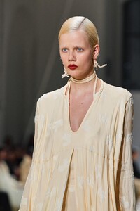 detail-defile-jil-sander-automne-hiver-2020-2021-milan-detail-293.thumb.jpg.a237b0329321b634731c08be647c1802.jpg