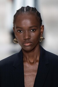 detail-defile-jil-sander-automne-hiver-2020-2021-milan-detail-57.thumb.jpg.ade25ea3e6f6ef54ebc221f7b4d1ef51.jpg