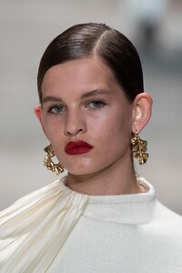 detail-defile-jil-sander-automne-hiver-2020-2021-milan-detail-68.thumb.jpg.4e0f75acf1e7e62c8c3c169a3a885207.jpg