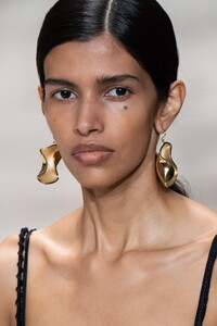 detail-defile-jil-sander-automne-hiver-2020-2021-milan-detail-99.thumb.jpg.3d5e2399450f25cd79e81a06ebf4b0e3.jpg