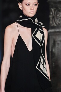 detail-defile-khaite-automne-hiver-2020-2021-new-york-detail-19.thumb.jpg.058f7d2509f124f0d4bb6b9206aba92b.jpg