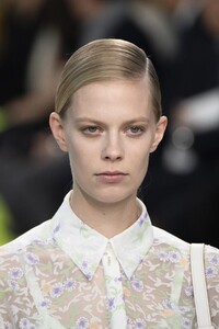 detail-defile-loewe-printemps-ete-2020-paris-detail-24.thumb.jpg.440ce80d2b10062b1dd910b8eaf5427c.jpg