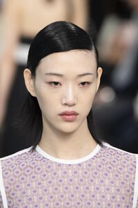 detail-defile-loewe-printemps-ete-2020-paris-detail-30.thumb.jpg.81daef744c074c7ad9300b1db28be01c.jpg