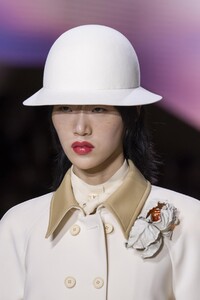 detail-defile-louis-vuitton-printemps-ete-2020-paris-detail-144.thumb.jpg.a5d7d2b9179d997168bed674417a0f0b.jpg