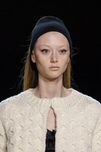 detail-defile-marc-jacobs-automne-hiver-2020-2021-new-york-detail-142.thumb.jpg.ecf35ac4fb97d5eba570fec742a14040.jpg