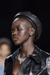 detail-defile-marc-jacobs-automne-hiver-2020-2021-new-york-detail-182.thumb.jpg.9a310be2365caf1f613f665d9e0c94cf.jpg