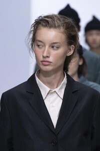 detail-defile-margaret-howell-printemps-ete-2020-londres-detail-81.thumb.jpg.646f7d5bfbd1071f70dd3dce7fdde2f6.jpg