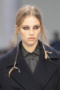 detail-defile-max-mara-automne-hiver-2020-2021-milan-detail-109.thumb.jpg.87fca9c16a4d8c38fe5eda7d7b454910.jpg