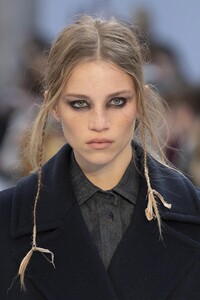 detail-defile-max-mara-automne-hiver-2020-2021-milan-detail-12.thumb.jpg.b44495f30f9c12e1e0181cd762f8bf8a.jpg